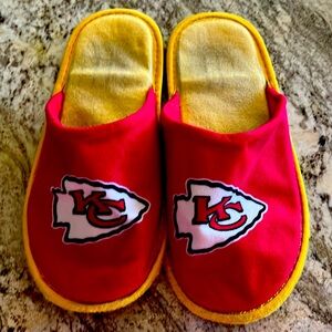 Slippers, KANSAS CITY CHIEFS EUC Men’s size 9-10